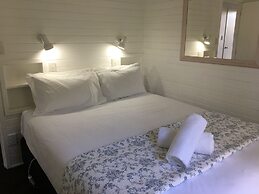 Colonial House Motel