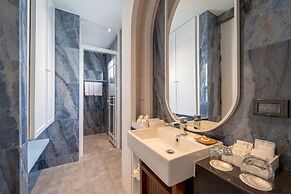 Pao Jin Poon Beach Front Villa