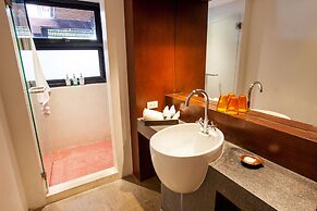 Pao Jin Poon Beach Front Villa