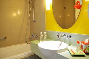 HARRIS Hotel & Residence Sunset Road Bali