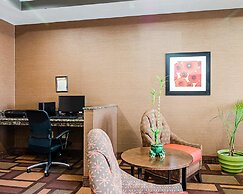 Comfort Inn & Suites Lawrence - University Area