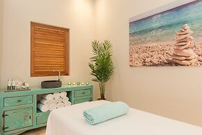 Dolphin Suites & Wellness Curacao