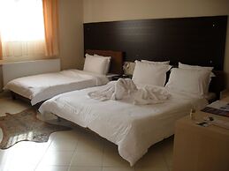 Kyknos De Luxe Hotel