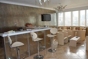 Kyknos De Luxe Hotel