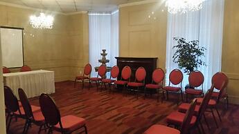 Travelodge by Wyndham Lloydminster