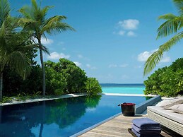 Dusit Thani Maldives - 50 percent discount on transfers for stays unti