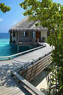 Dusit Thani Maldives - 50 percent discount on transfers for stays unti