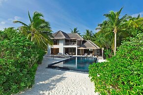 Dusit Thani Maldives - 50 percent discount on transfers for stays unti