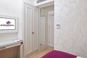Albinas Hotel Old City