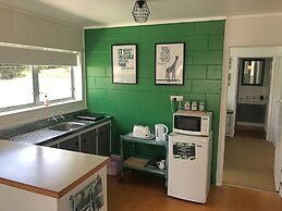 Peppertree Lodge - Hostel