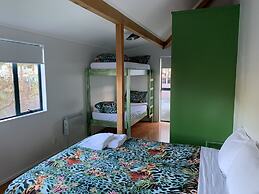 Peppertree Lodge - Hostel