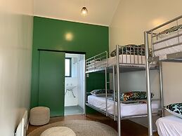 Peppertree Lodge - Hostel