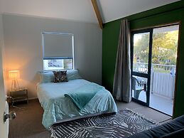 Peppertree Lodge - Hostel