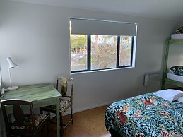 Peppertree Lodge - Hostel