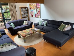 Peppertree Lodge - Hostel