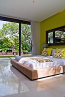 Chandra Bali Villas