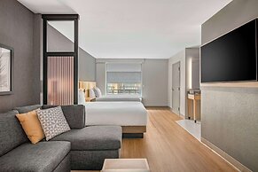 Hyatt Place Riverside Downtown