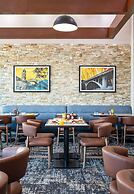 Hyatt Place Riverside Downtown