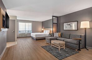 Hyatt Place Riverside Downtown