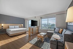 Hyatt Place Riverside Downtown