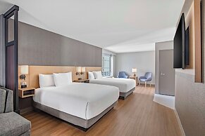 Hyatt Place Riverside Downtown