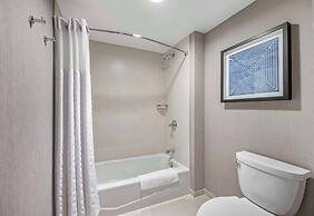 Hyatt Place Riverside Downtown