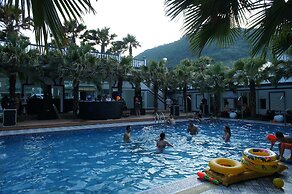 White House Beach Hotspring Resort