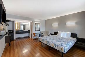 Motel 6 Sulphur Springs, TX