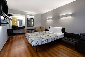 Motel 6 Sulphur Springs, TX