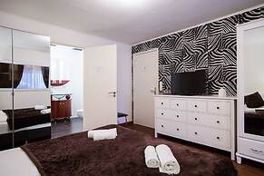 Alex Rooms