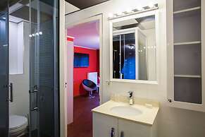 Alex Rooms