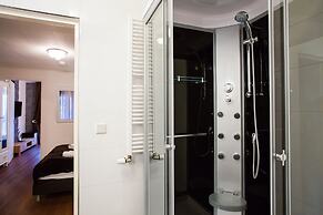 Alex Rooms