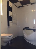 Alex Rooms