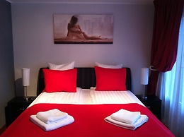 Alex Rooms