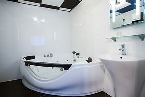 Alex Rooms