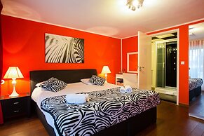 Alex Rooms