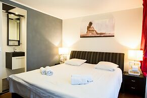 Alex Rooms