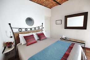 Los Milagros Hotel