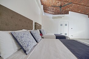 Los Milagros Hotel