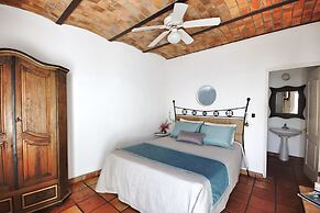 Los Milagros Hotel