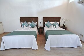 Los Milagros Hotel