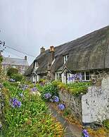 Cadgwith Cove Inn