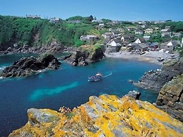 Cadgwith Cove Inn