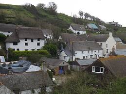 Cadgwith Cove Inn