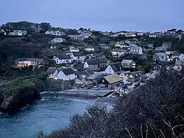 Cadgwith Cove Inn