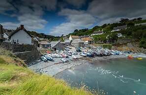 Cadgwith Cove Inn