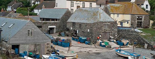 Cadgwith Cove Inn