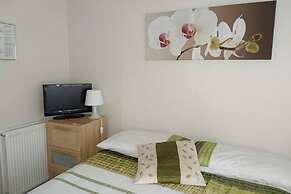Apple House Guesthouse Heathrow Airport