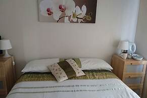 Apple House Guesthouse Heathrow Airport