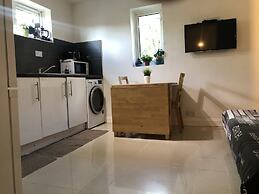 Apple House Guesthouse Heathrow Airport